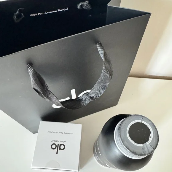 Alo Yoga Set 3pc: luminizing face moisturizer, bottle Alo, paper bag new color - Picture 6 of 6